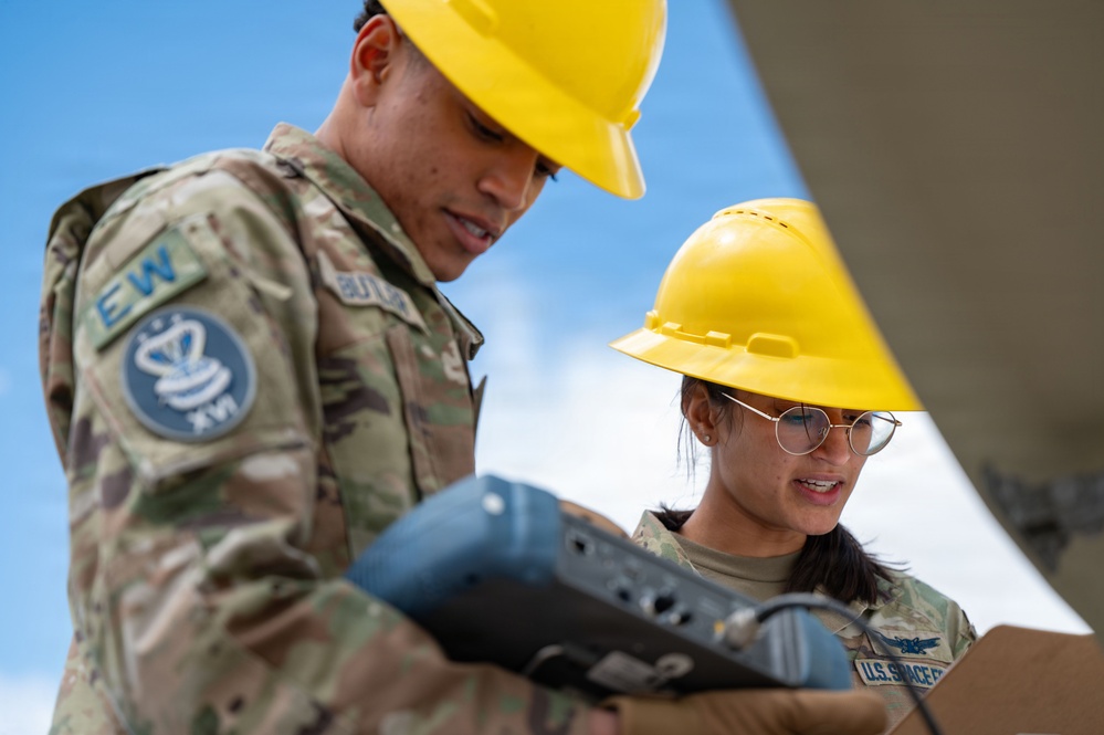16th Electromagnetic Warfare Squadron Trains with Bounty Hunter