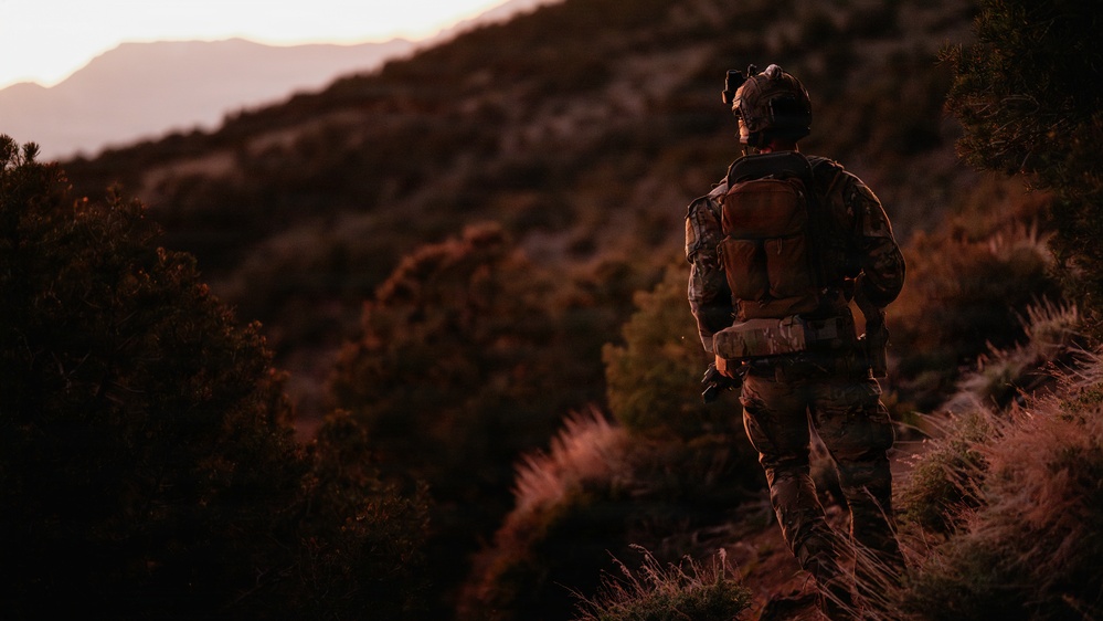 EOD Technicians Conduct a Dismounted Response Drill