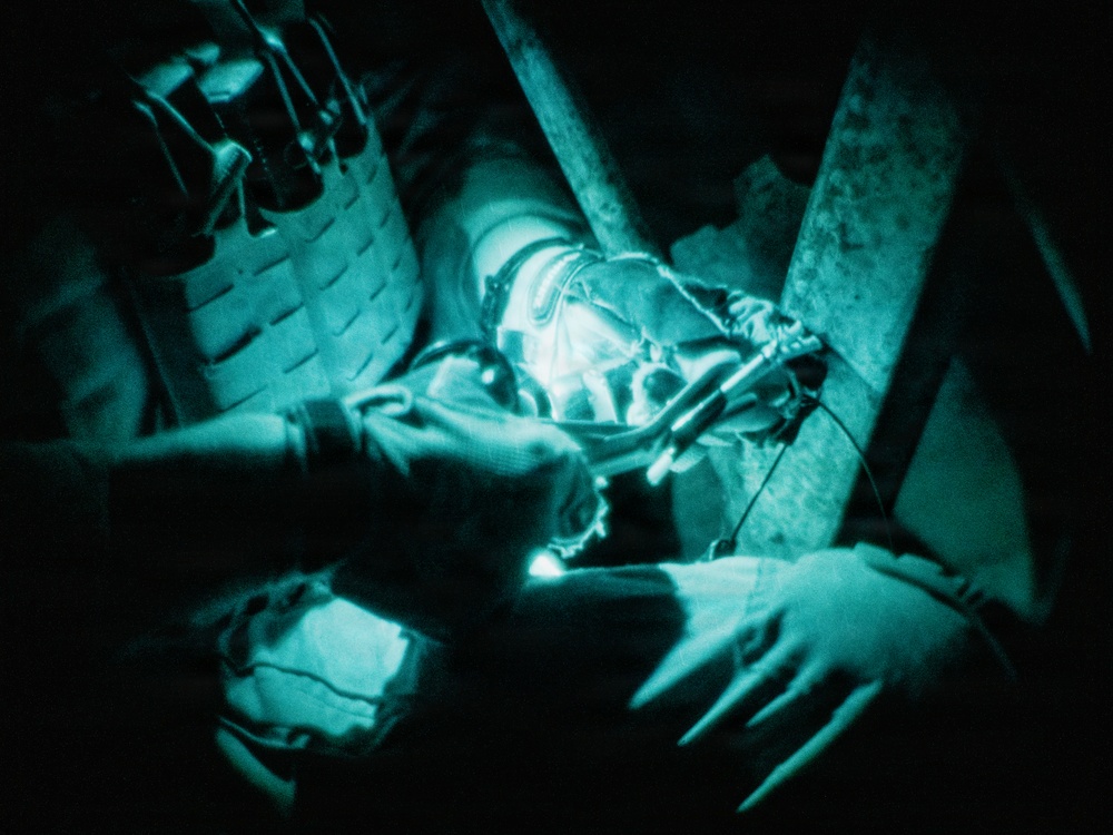 EOD Technicians Conduct a Dismounted Response Drill
