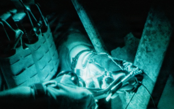 EOD Technicians Conduct a Dismounted Response Drill