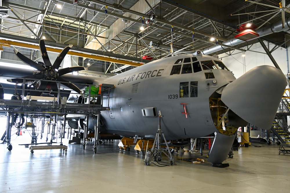 94th MXS Airmen perform C-130H isochronal inspection