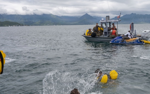 15 OSS SERE team conduct water survival training with Marine Corps