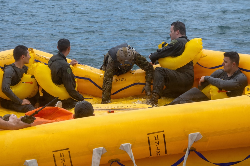 15 OSS SERE team conduct water survival training with Marine Corps