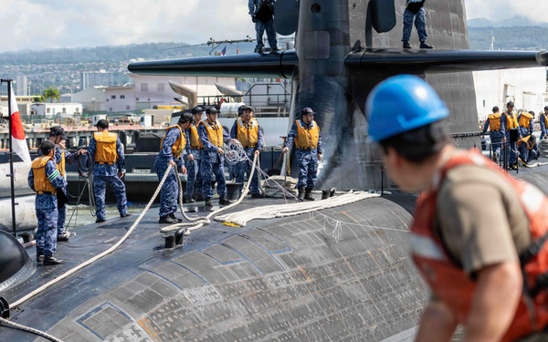 JMSDF Shoryu (SS 510) arrives to HWI