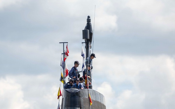 JMSDF Shoryu (SS 510) arrives to HWI