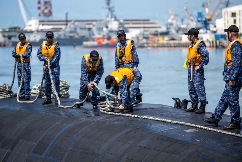 JMSDF Shoryu (SS 510) arrives to HWI