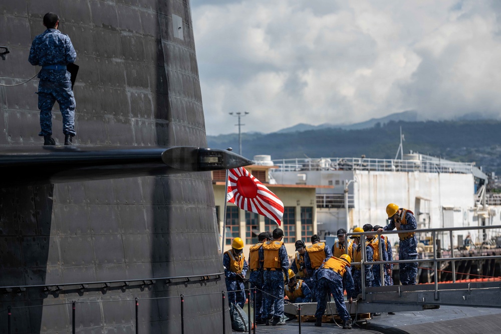 JMSDF Shoryu (SS 510) arrives to HWI