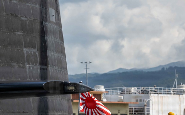 JMSDF Shoryu (SS 510) arrives to HWI