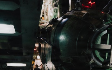 USS Missouri Conducts Torpedo Onload