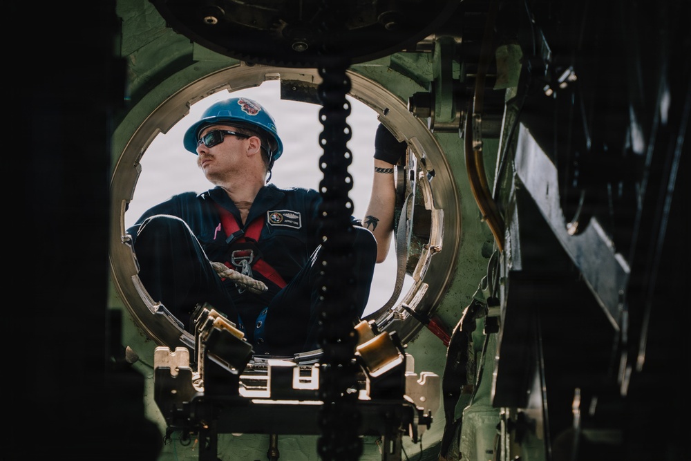 USS Missouri Conducts Torpedo Onload