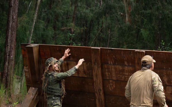 Allied and Partner Forces Conduct a Obstacle Course at Schofield Barracks