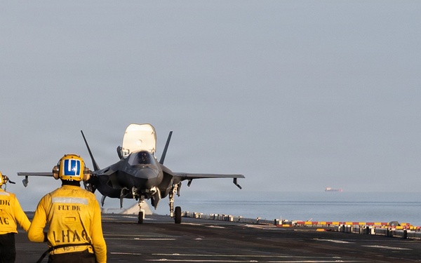11th MEU Marines, Sailors Conduct Flight Operations Aboard USS Boxer