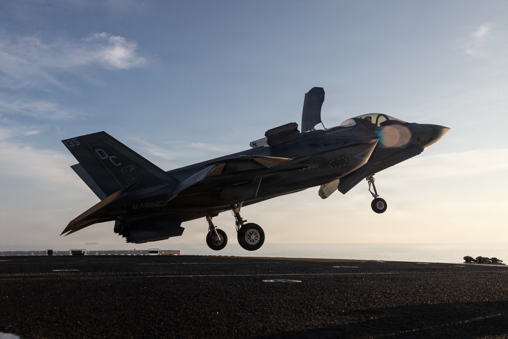 11th MEU Marines, Sailors Conduct Flight Operations Aboard USS Boxer