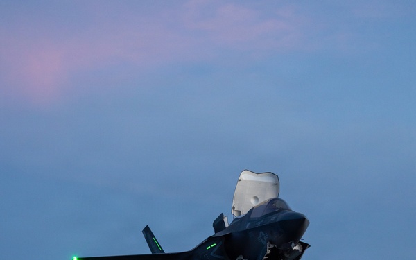 11th MEU Marines, Sailors Conduct Flight Operations Aboard USS Boxer