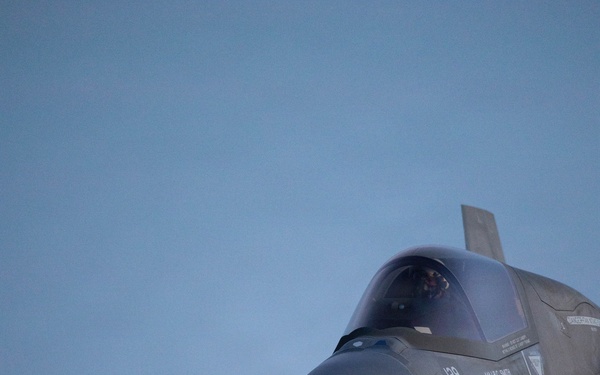 11th MEU Marines, Sailors Conduct Flight Operations Aboard USS Boxer