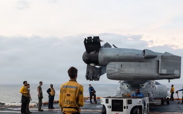 11th MEU Marines, Sailors Conduct Fast-Rope Training Aboard USS Boxer