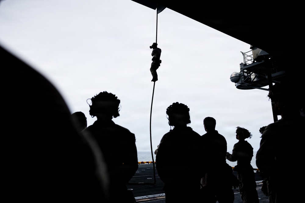 11th MEU Marines, Sailors Conduct Fast-Rope Training Aboard USS Boxer