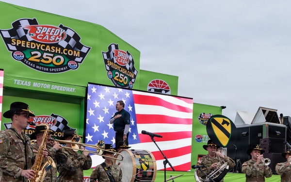 1st Cavalry Division Band, Honor Guard perform National Anthem