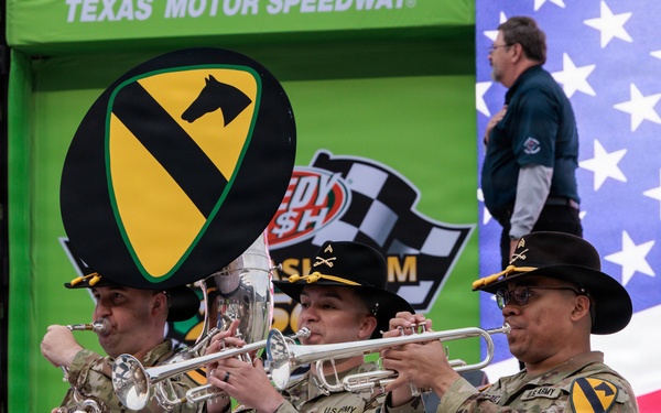 1st Cavalry Division Band, Honor Guard perform National Anthem