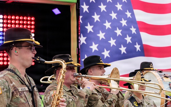 1st Cavalry Division Band, Honor Guard perform National Anthem