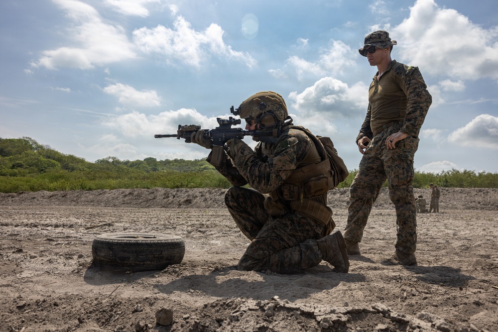 22nd MEU (SOC) | Individual Marksmanship Assessment with Ecuadorian Marines