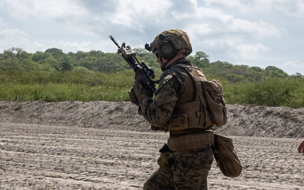 22nd MEU (SOC) | Individual Marksmanship Assessment with Ecuadorian Marine
