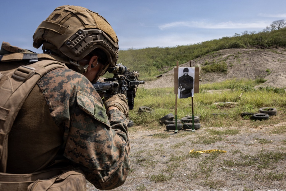 22nd MEU (SOC) | Individual Marksmanship Assessment with Ecuadorian Marines