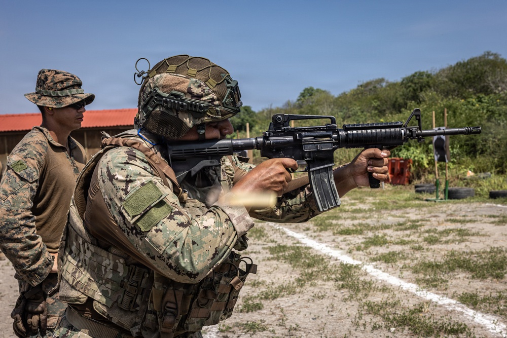 22nd MEU (SOC) | Individual Marksmanship Assessment with Ecuadorian Marines