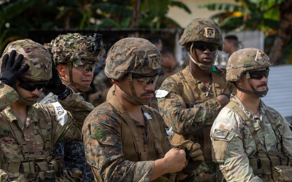 U.S. military and Panamanian partners strengthen MEDEVAC and casualty care skills during jungle training