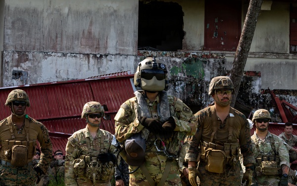U.S. military and Panamanian partners strengthen MEDEVAC and casualty care skills during jungle training