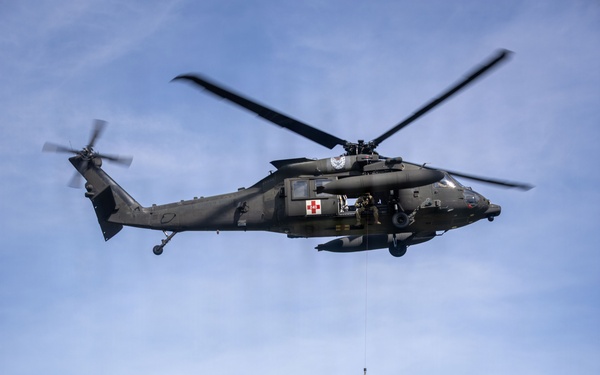 U.S. military and Panamanian partners strengthen MEDEVAC and casualty care skills during jungle training