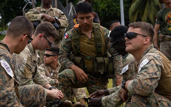 U.S. military and Panamanian partners strengthen MEDEVAC and casualty care skills during jungle training
