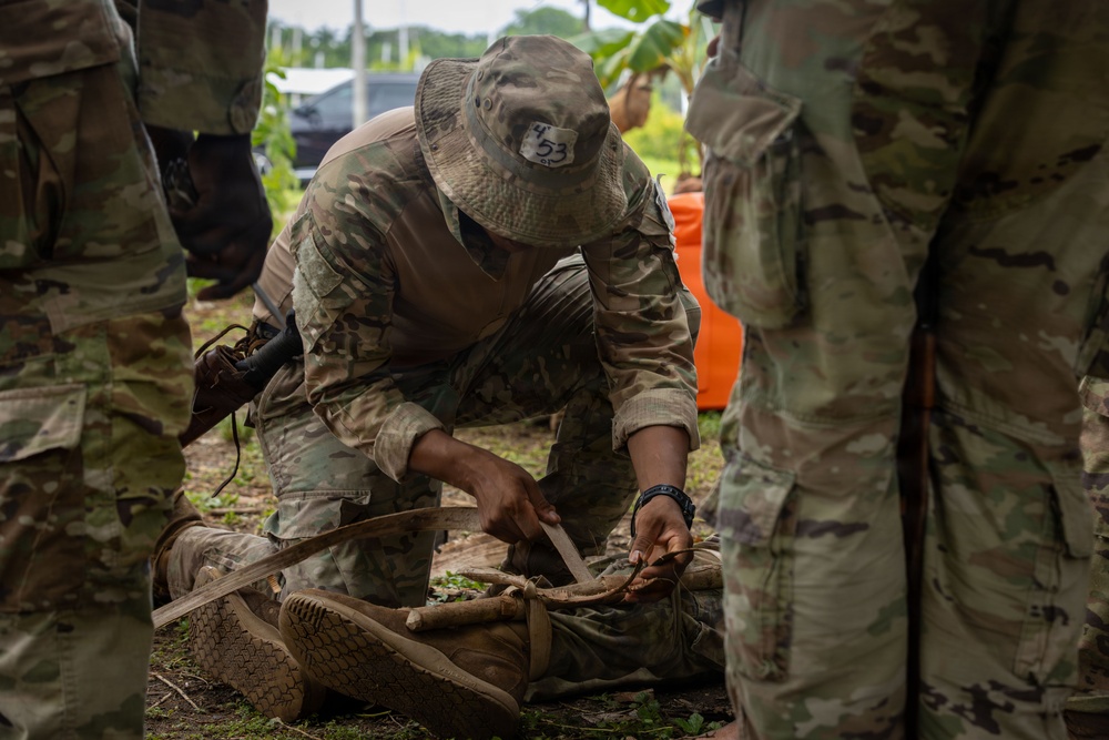 U.S. military and Panamanian partners strengthen MEDEVAC and casualty care skills during jungle training