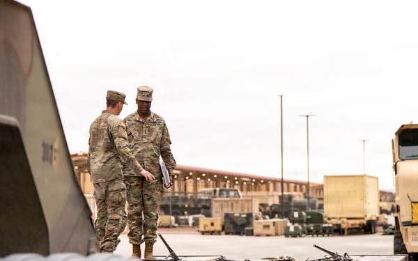Fort Bliss hosts AMC senior leader, highlighting division and installation innovation efforts