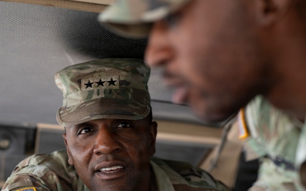 Fort Bliss hosts AMC senior leader, highlighting division and installation innovation efforts