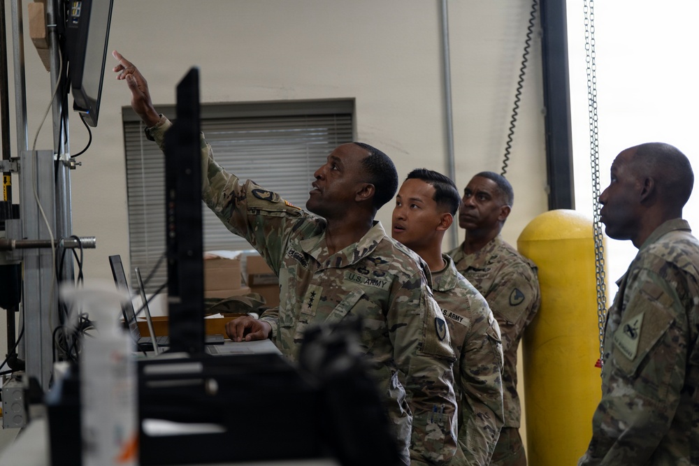 Fort Bliss hosts AMC senior leader, highlighting division and installation innovation efforts