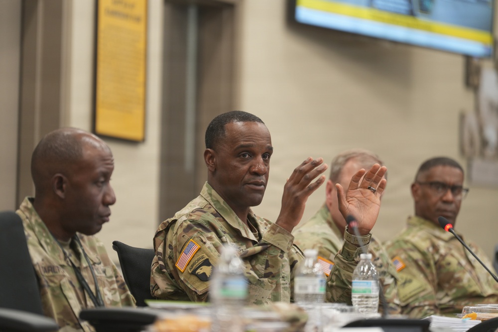 Fort Bliss hosts AMC senior leader, highlighting division and installation innovation efforts