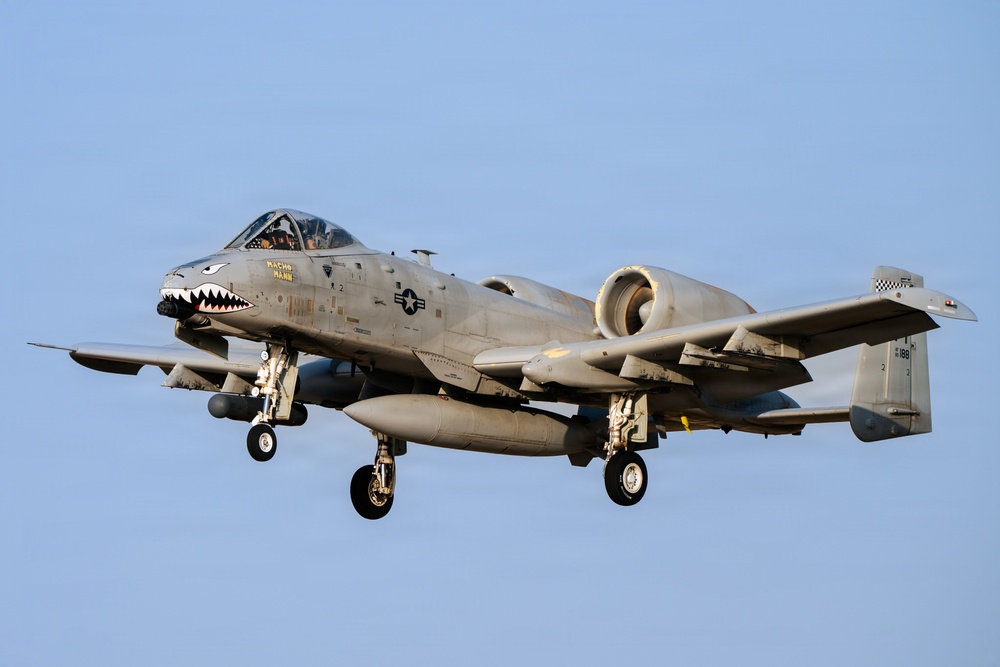 Airmen Perform Evening A-10 Thunderbolts Hot Pit Refueling