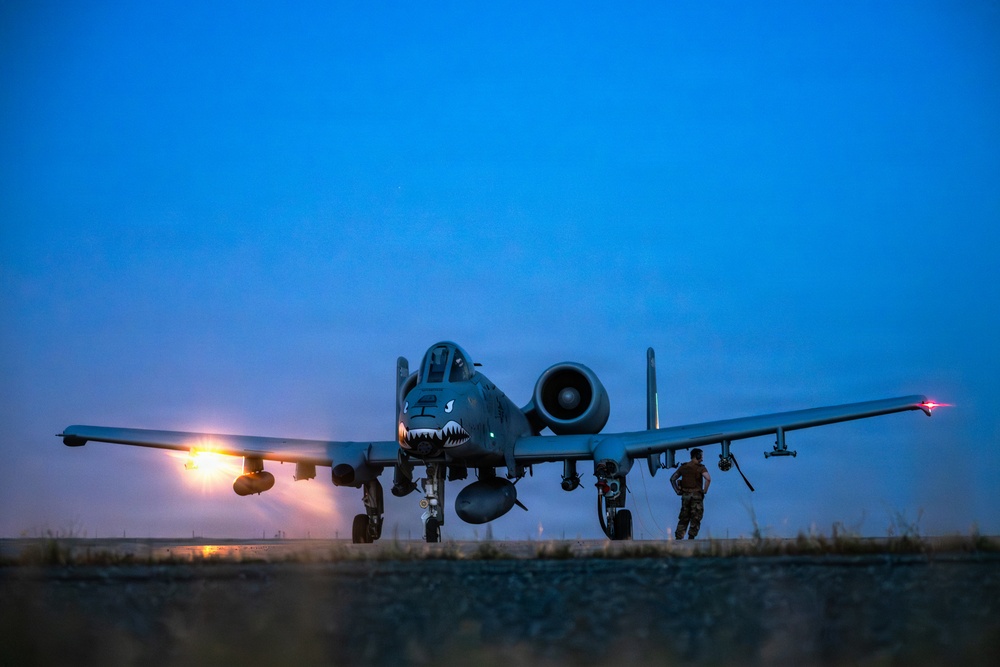 Airmen Perform Evening A-10 Thunderbolts Hot Pit Refueling