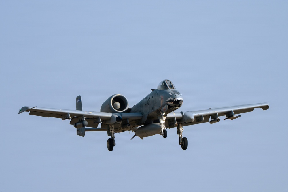 Airmen Perform Evening A-10 Thunderbolts Hot Pit Refueling