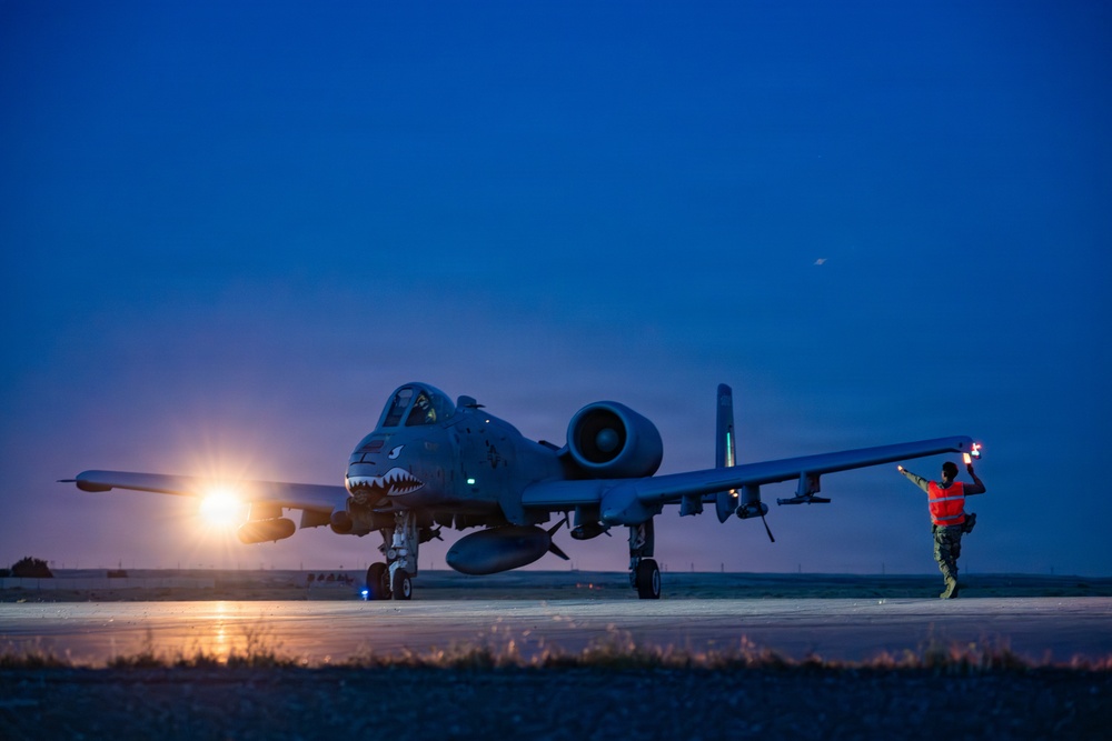 Airmen Perform Evening A-10 Thunderbolts Hot Pit Refueling