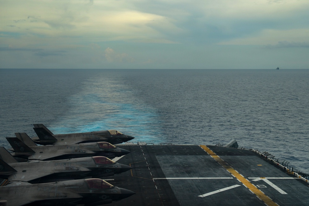 Boxer Sailors Oversee Flight Ops