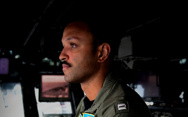 Boxer Sailors Oversee Flight Ops