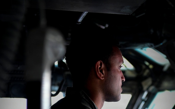 Boxer Sailors Oversee Flight Ops