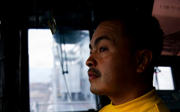 Boxer Sailors Oversee Flight Ops