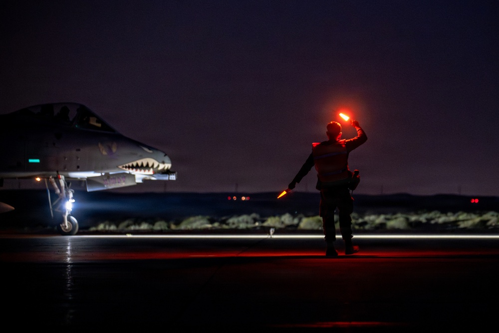 Airmen Perform Evening A-10 Thunderbolts Hot Pit Refueling