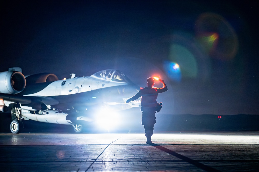 Airmen Perform Evening A-10 Thunderbolts Hot Pit Refueling