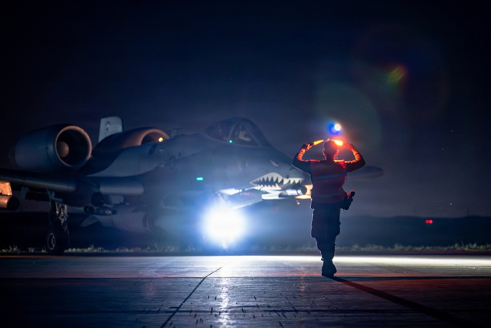 Airmen Perform Evening A-10 Thunderbolts Hot Pit Refueling