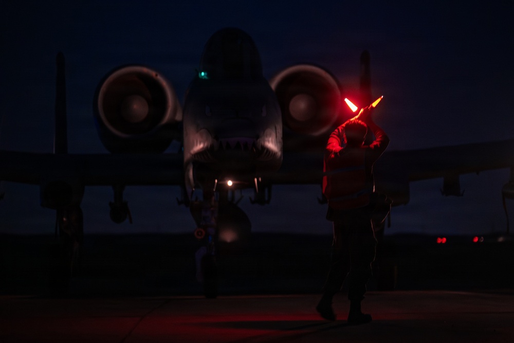 Airmen Perform Evening A-10 Thunderbolts Hot Pit Refueling