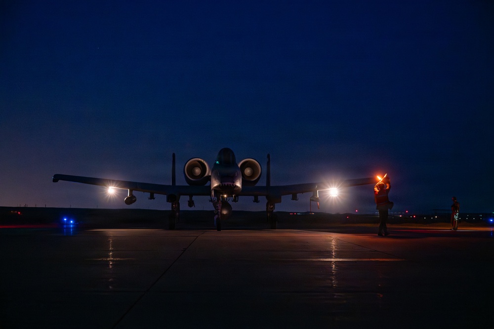 Airmen Perform Evening A-10 Thunderbolts Hot Pit Refueling